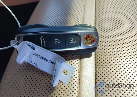 2023 Porsche Cayenne Platinum Edition z USA, uszkodzony, nr VIN WP1AA2AY8PDA06020